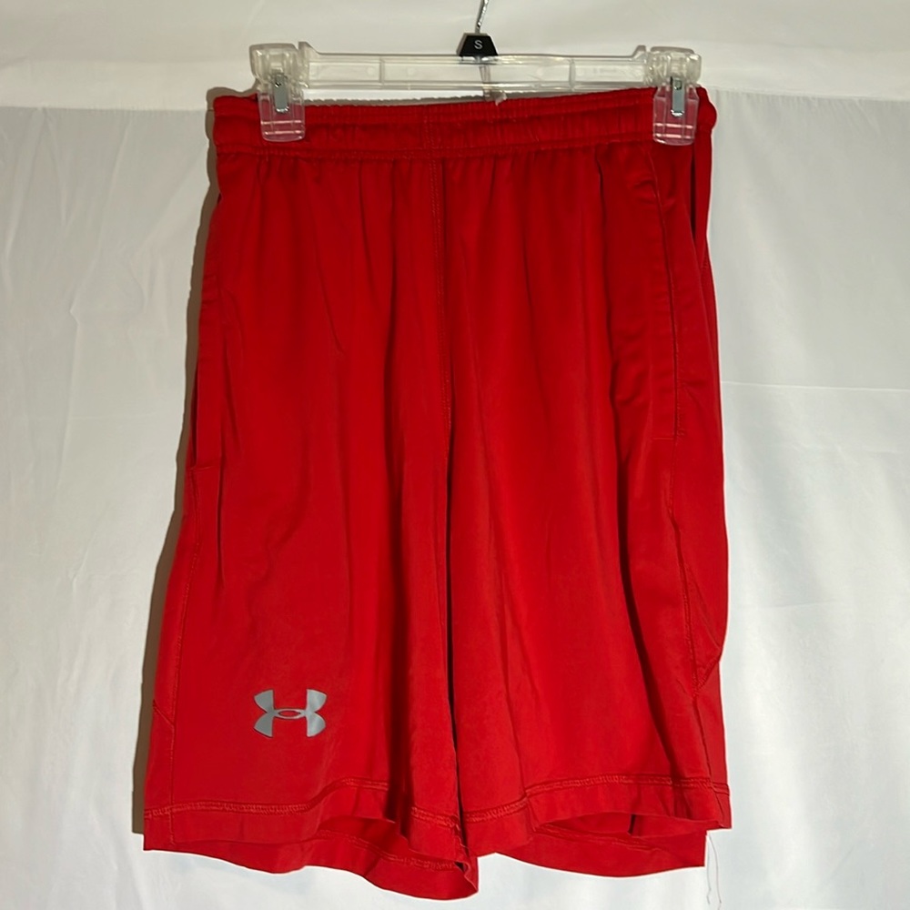 Under Armour men’s size small red basketball shorts with pockets